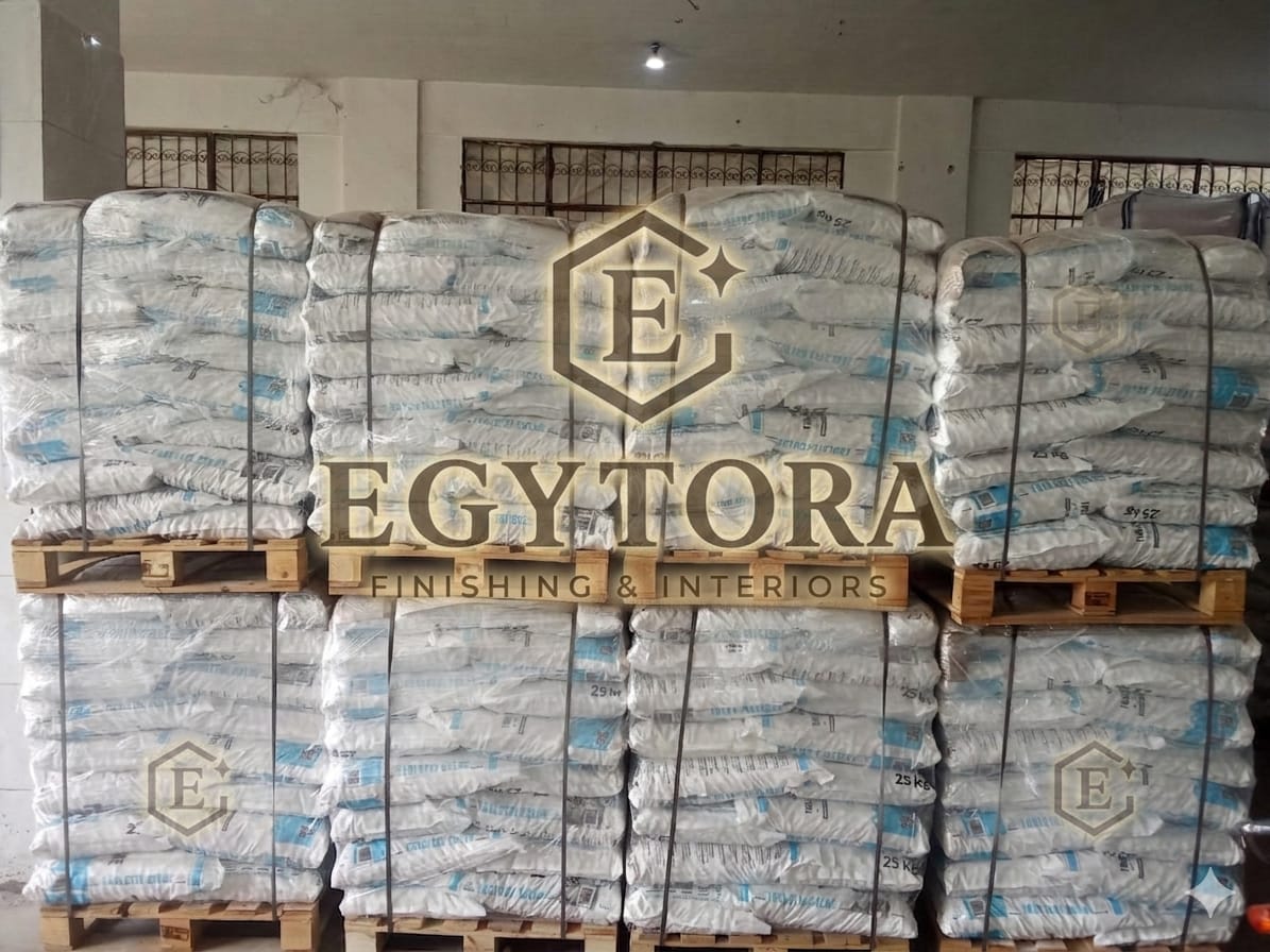 25 kg bags palletized in warehouse